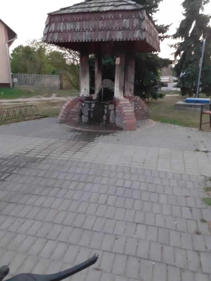 Borostyan Vendeghaz Tiszaug
