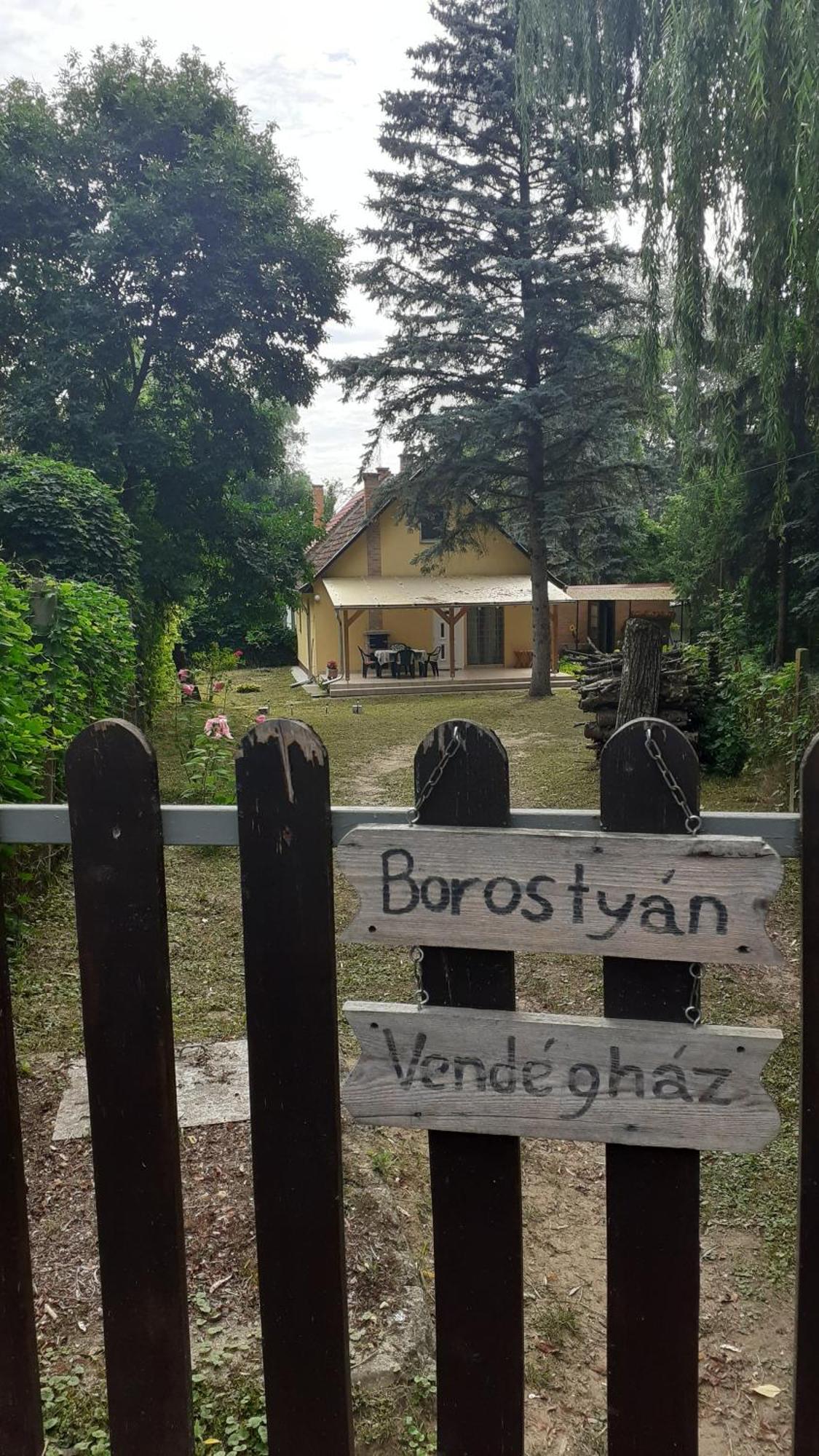 Borostyan Vendeghaz *